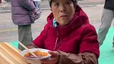 这老太太怎么还说谎呢