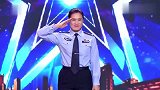 达人秀：警察阿姨参赛达人秀，儿子在台下蒙了，妈妈这么会唱？