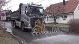 为什么重卡可以改成喷水车清理街道？