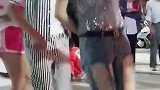 燕姐广场上尬舞，这身穿搭够潮流，够气派