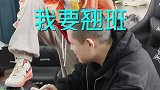 确实是出门找衣服的嘛
