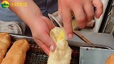 爆笑：老奶奶和小伙比舞，画面不忍直视了，到底是谁更胜一筹呢