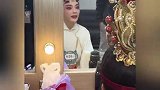 郭碧婷杨谨华看陈丽君演出，素颜出镜各个嫩像少女，后台拥抱温馨感人