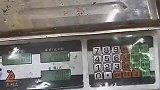 一只小榴莲里面满满的果实