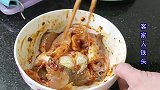 广东啫啫鲈鱼煲家常做法，不加一滴水，6分钟出锅，香嫩滑口好吃