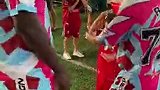 巴洛特利被泰国小孩一记扫堂腿踢懵了