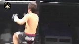 同时爆头，结果他惨被打出擂台！