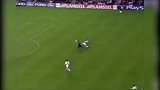 西甲-当年今日:巴萨16年前欧冠遇开挂门将 库佩神操作力拒猪队友+里瓦尔多-专题