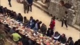 农村过年的时候开的百家宴，这大场面真是让人心生羡慕。