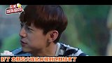 何炅等待约过500次的饭友太不易！独坐餐馆门口，被冷得瑟瑟发抖！