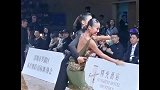 最霸气的拉丁舞组合，谁有注意女主的表情了吗看起来怪怪的