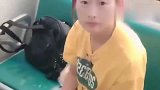 拉布拉多赛文打点滴睡着，听到姥爷声音立马睁眼，赛文太棒了