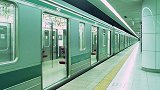 广西一男子地铁内对女童动手动脚被拍下 警方：行拘15日