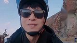 王俊凯 哈哈哈骑个车也被迫吃狗粮 哈哈哈太难了！