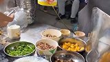 开封特色美食小吃，鸡血汤！
