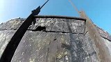 跑酷-14年-神人徒手攀爬280米烟囱 顶部走生锈铁架超惊险-新闻