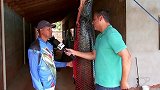 男子钓到3米“大鱼”犯了难，鱼鳞比盔甲还坚硬，只能用锤子敲！