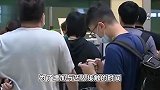 首都机场多名粉丝“刷关”追星，尾随跟拍艺人，被警方传唤并罚款