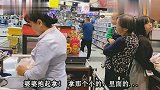 乡下奶奶不敢带宝宝去超市，妈妈一路跟在后面，终于弄明白原因