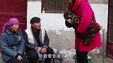 恶婆婆折磨坐月子的儿媳，更纵容儿子搞外遇，娘家人做法解气