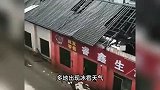 广西多地突遭罕见大风冰雹！有超市房顶被掀翻，村民：有狗被砸死