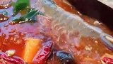 这么新鲜的虾，被萌妹直接下火锅，心是真的大