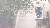 小姑娘与老公的搞笑对话：别在那丢人现眼了