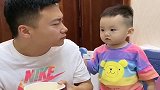 萌宝：我吃一口就好了，爸爸！