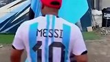 梅西雕像在印度揭幕，身穿阿根廷球衣手拿大力神杯