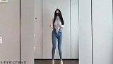 这么酷的美女很罕见，你会陪她出门吗