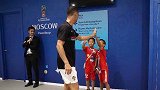 中国足球小将世界杯寻梦之旅：邝兆雷与C罗面基