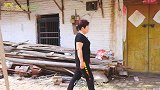 小雪让小朱去哄女朋友，小朱觉得自己没有错，想给莹莹一个下马威