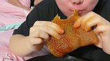 老妈睡觉我偷吃，麻辣金钱肚太过瘾了哈哈美食