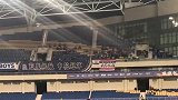 球迷入场完毕蓝魔横幅抢眼 申花重庆排位赛首回合即将开打
