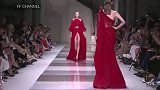 时装秀：性感比基尼完美走秀，超模身穿的红色内衣太有诱惑力。