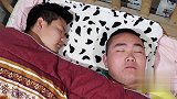 二货做噩梦惊扰憨头，不料憨头不顾兄弟之情让其睡谷草堆