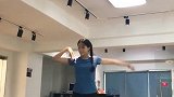 这个练舞的姑娘火了，还原了《芳华》里的那一支舞，真是太美了