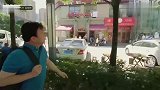白钟元韩国大叔白钟元到西安吃面大赞油泼面色香味俱全