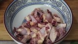 红烧鸡块香气四溢，肉质鲜嫩，做法简单易学，越吃越过瘾