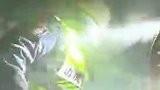 群众驾车途中遭遇白毛风 移民管理警察连夜救出3辆车  网友：这张挂满雪水的脸 太心疼！