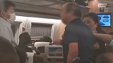 高铁上一对母女请求男子换座位被拒 遭大叔怒斥：你算什么东西