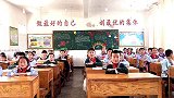 小学生的音乐课堂让人羡慕，我读书时可没有遇到