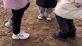 女生来到了黄河边，发现了奇怪的现象