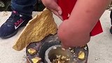 土豪竟然把黄金丢进了火里，看得我都心疼了！