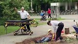 国外恶搞合集，去捉贼的方式真是太逗了，太好笑了