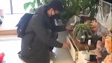 爷爷凭借智慧第三次打败小偷