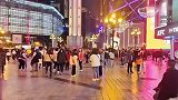 重庆一城管街头倒地，街道办称系商家不配合执法还推搡城管