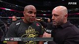 UFC241科米尔笼内采访：还没决定是否要退役