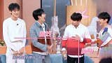 男明星的扎心瞬间，没关系，身高不够鞋来凑，反正都比姚明矮