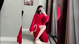 这是男人的梦想，看到她们穿的这一身，你会主动打招呼吗